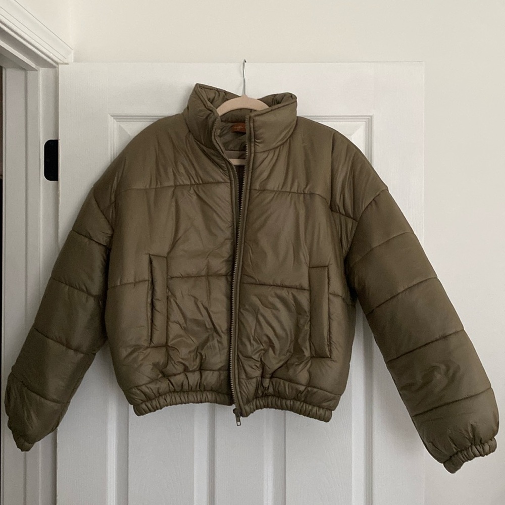 Cropped puffer coat